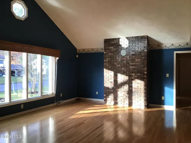 $569,900 | 9 Laurel Drive, Colonie, NY 12211