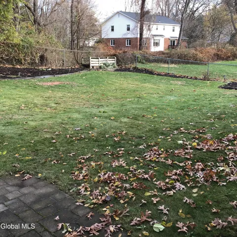 $569,900 | 9 Laurel Drive, Colonie, NY 12211