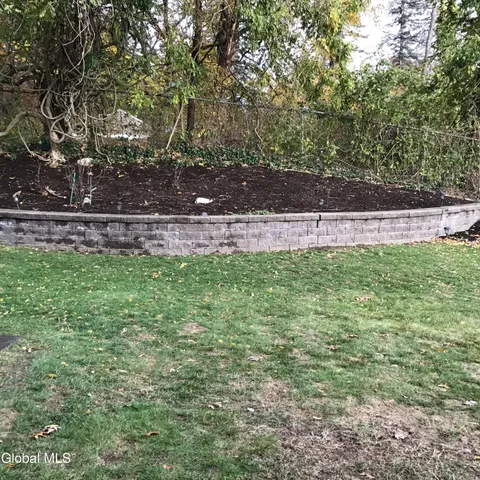 $569,900 | 9 Laurel Drive, Colonie, NY 12211