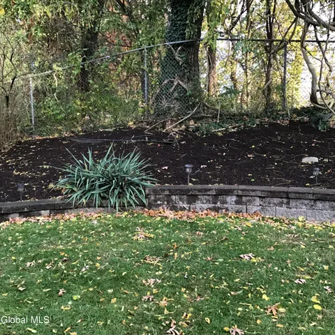 $569,900 | 9 Laurel Drive, Colonie, NY 12211