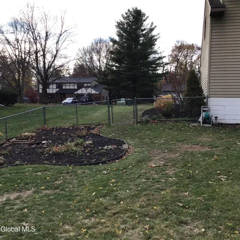 $569,900 | 9 Laurel Drive, Colonie, NY 12211