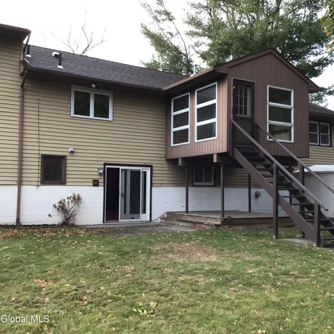 $569,900 | 9 Laurel Drive, Colonie, NY 12211