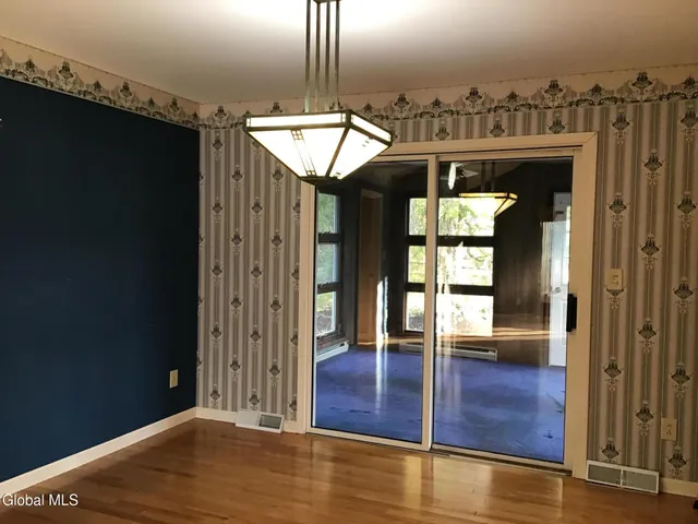 $569,900 | 9 Laurel Drive, Colonie, NY 12211