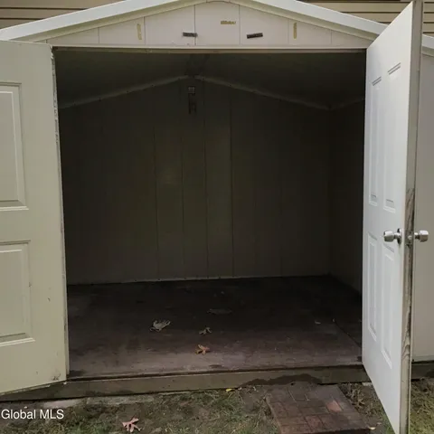 $569,900 | 9 Laurel Drive, Colonie, NY 12211