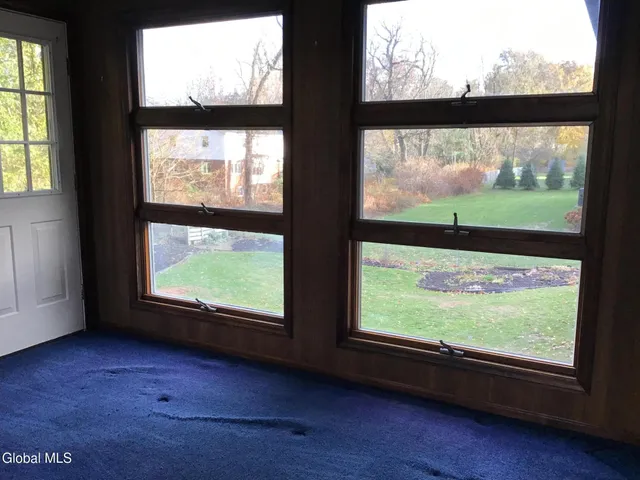 $569,900 | 9 Laurel Drive, Colonie, NY 12211