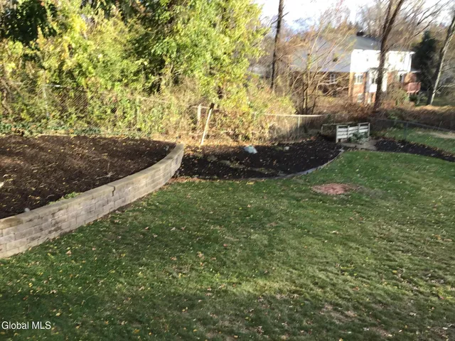 $569,900 | 9 Laurel Drive, Colonie, NY 12211