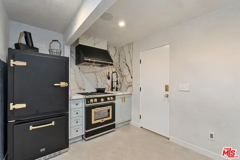 $4,995,000 | 15 Reef Street, Marina del Rey, CA 90292