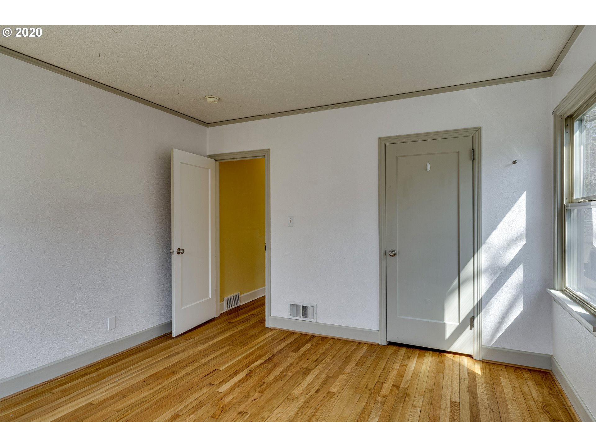 1040 Southwest Taylors Ferry Road Portland, OR 97219 - Photo 11 of 23 Gallery Image 11