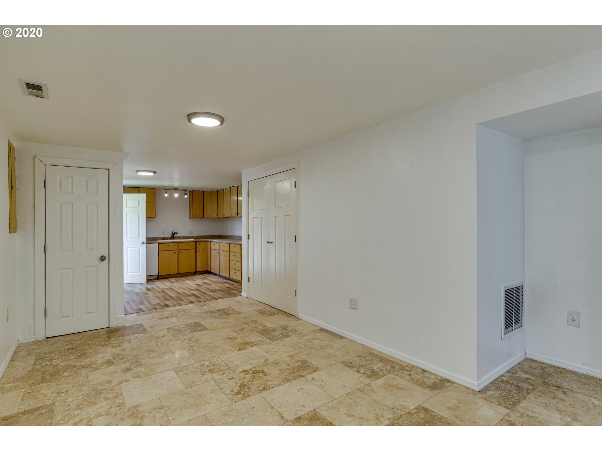 1040 Southwest Taylors Ferry Road Portland, OR 97219 - Photo 13 of 23 Gallery Image 13