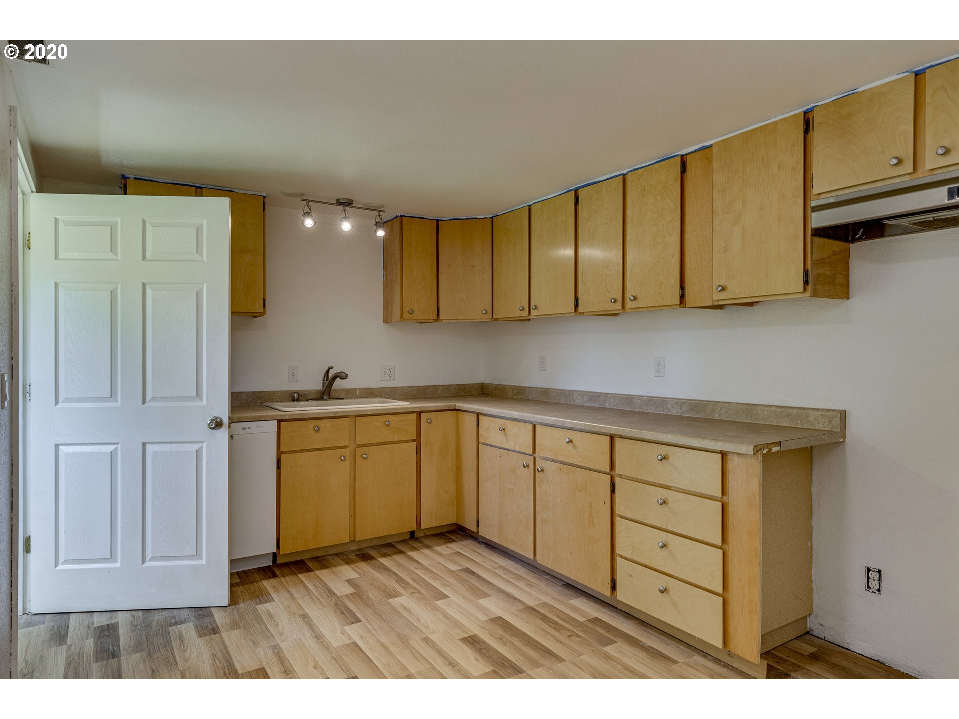 1040 Southwest Taylors Ferry Road Portland, OR 97219 - Photo 14 of 23 Gallery Image 14