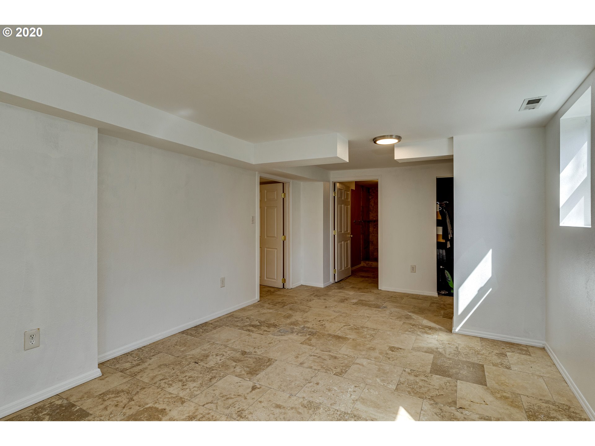 1040 Southwest Taylors Ferry Road Portland, OR 97219 - Photo 16 of 23 Gallery Image 16