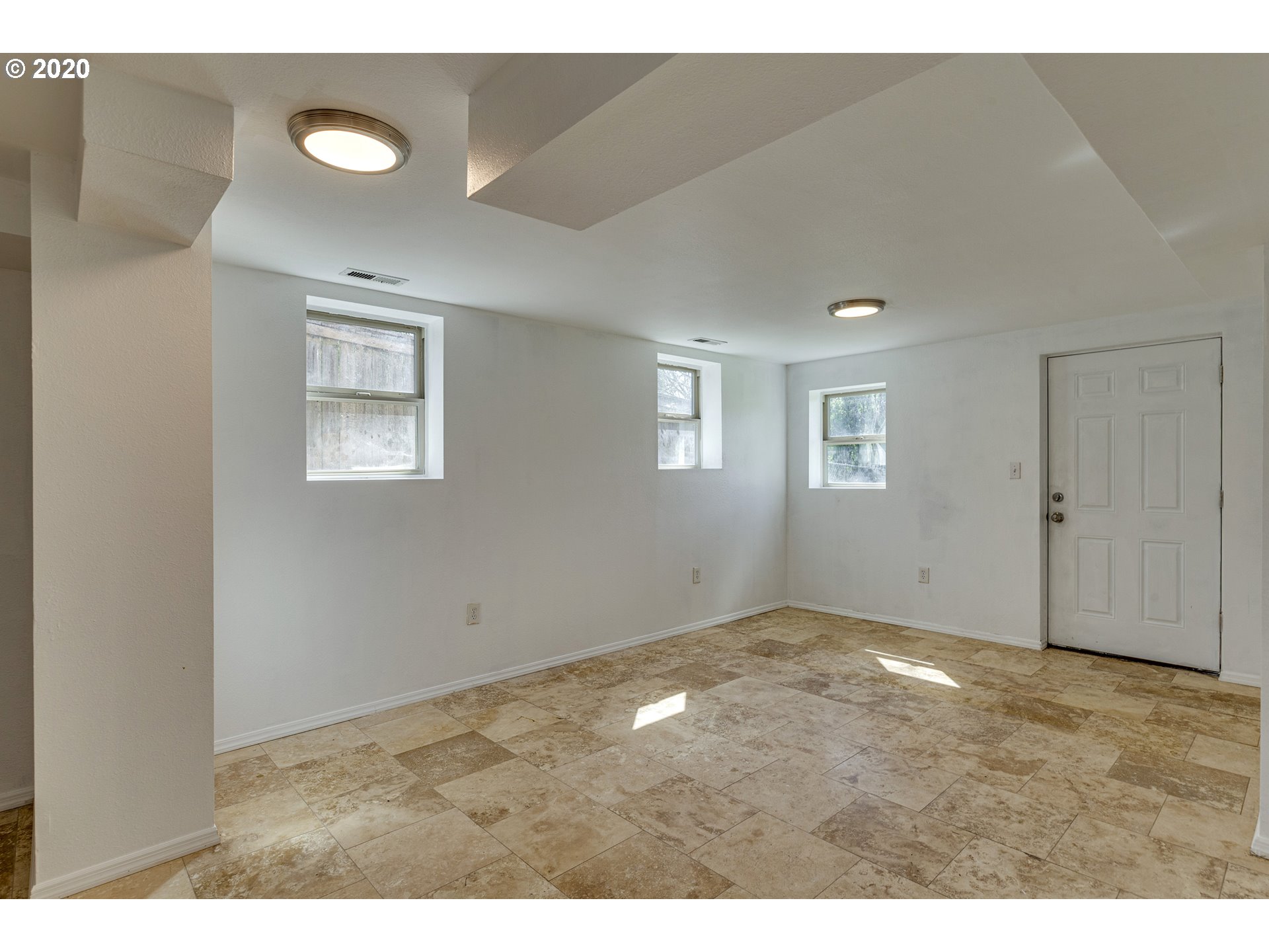 1040 Southwest Taylors Ferry Road Portland, OR 97219 - Photo 18 of 23 Gallery Image 18