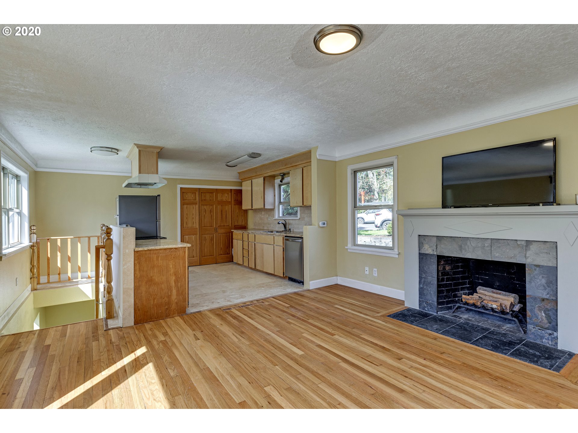 1040 Southwest Taylors Ferry Road Portland, OR 97219 - Photo 6 of 23 Gallery Image 6
