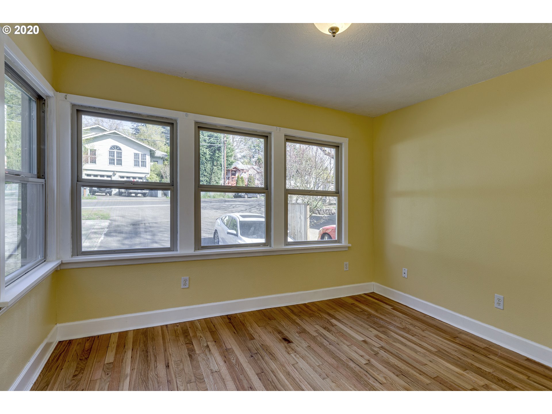 1040 Southwest Taylors Ferry Road Portland, OR 97219 - Photo 8 of 23 Gallery Image 8