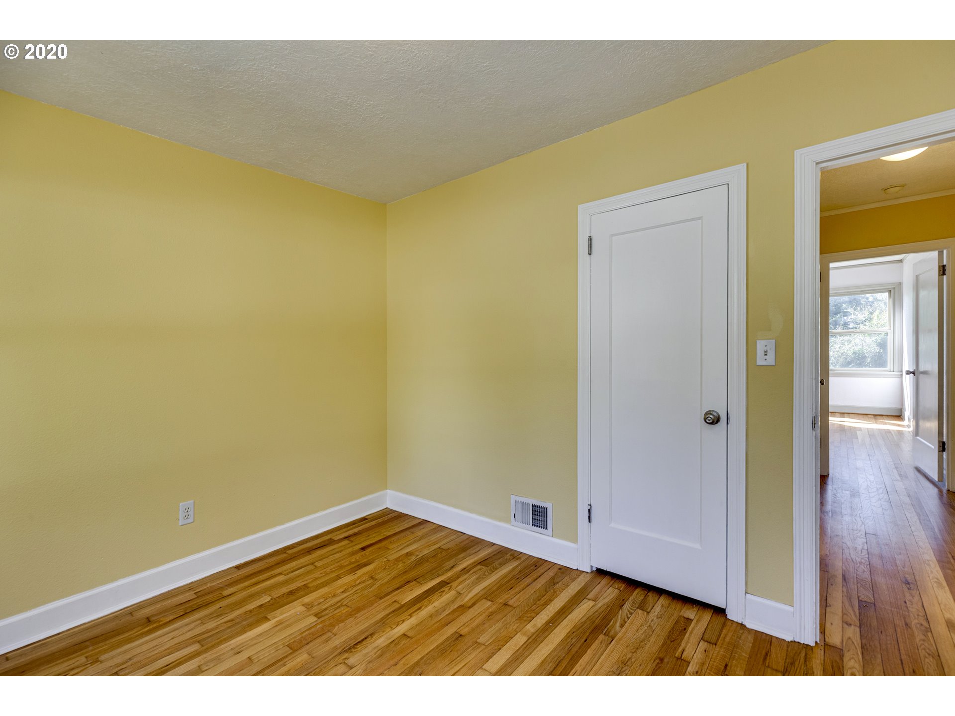 1040 Southwest Taylors Ferry Road Portland, OR 97219 - Photo 9 of 23 Gallery Image 9