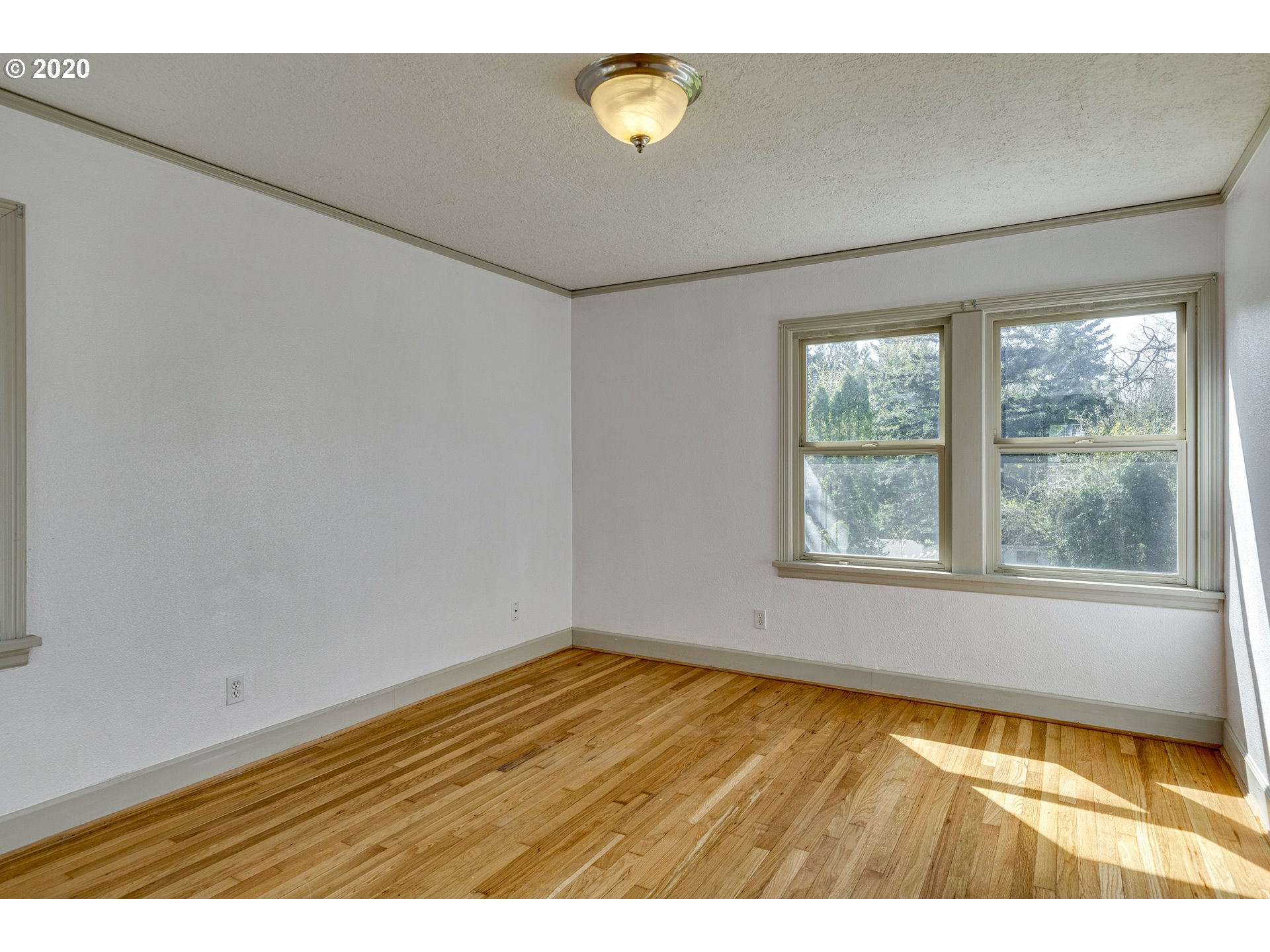 1040 Southwest Taylors Ferry Road Portland, OR 97219 - Photo 10 of 23 Gallery Image 10