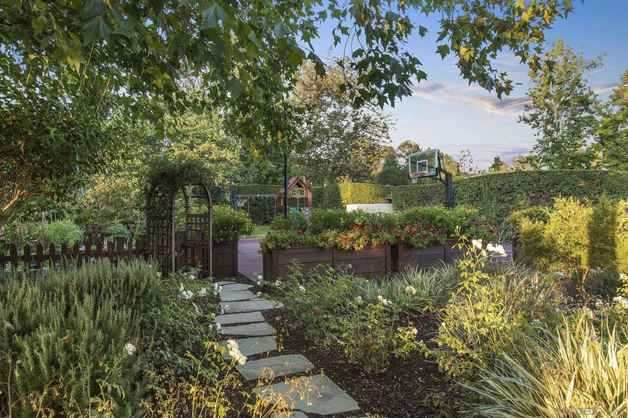 17872 Via De Fortuna Rancho Santa Fe, CA 92067 - Photo 48 of 53