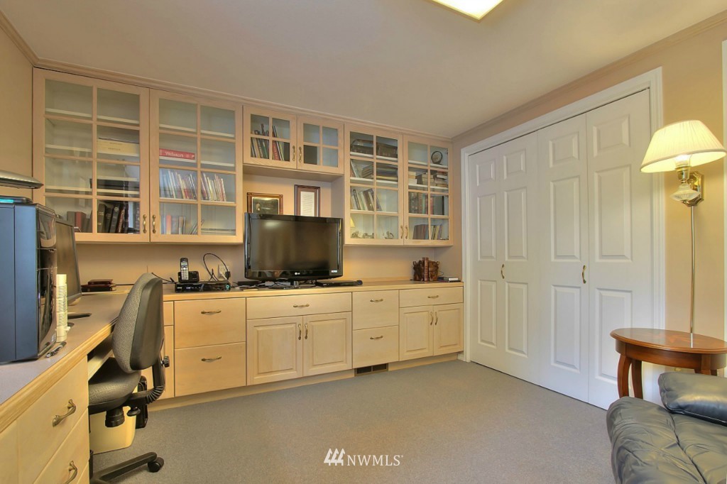 24310 S Park Bothell, WA 98021 - Photo 12 of 25