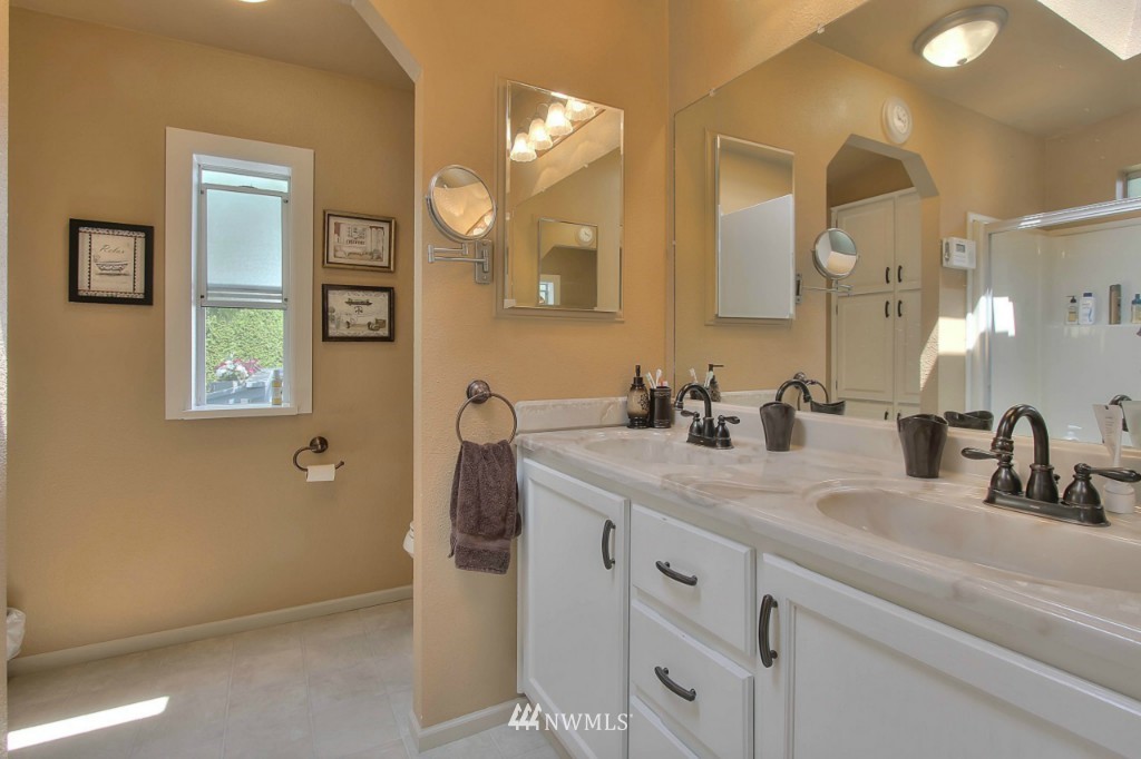 24310 S Park Bothell, WA 98021 - Photo 17 of 25