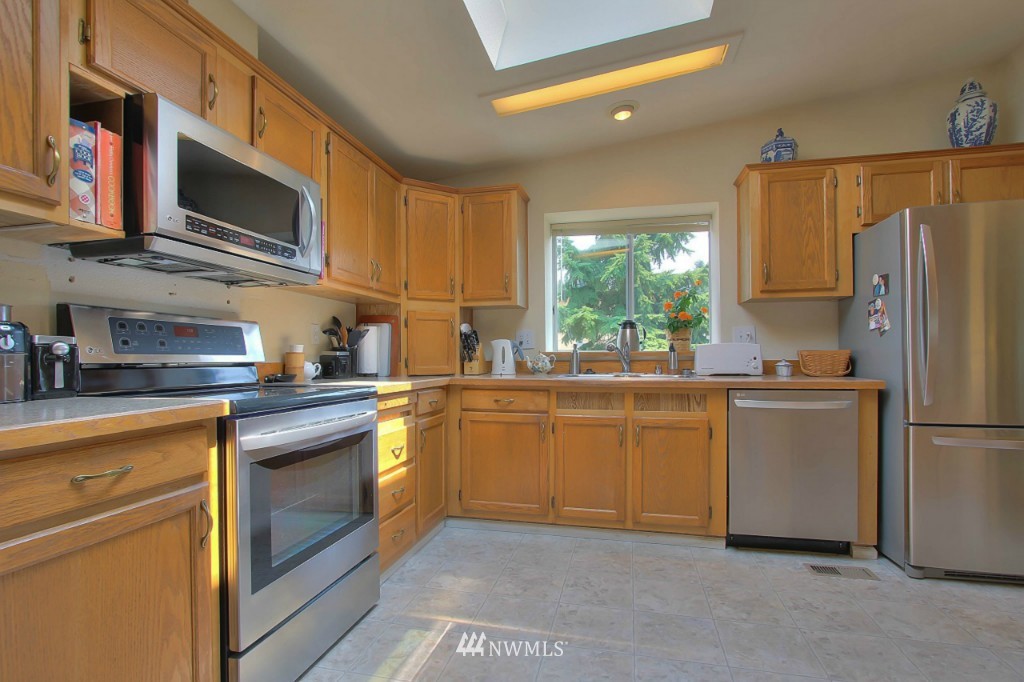 24310 S Park Bothell, WA 98021 - Photo 3 of 25