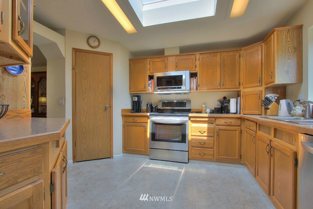 24310 S Park Bothell, WA 98021 - Photo 5 of 25