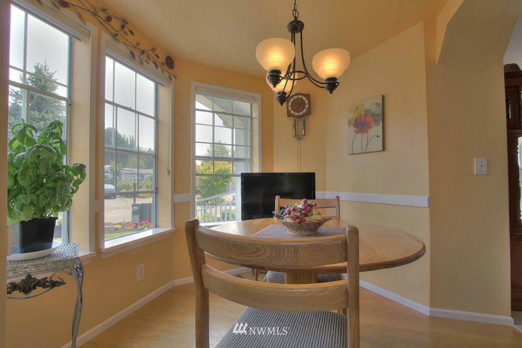 24310 S Park Bothell, WA 98021 - Photo 7 of 25