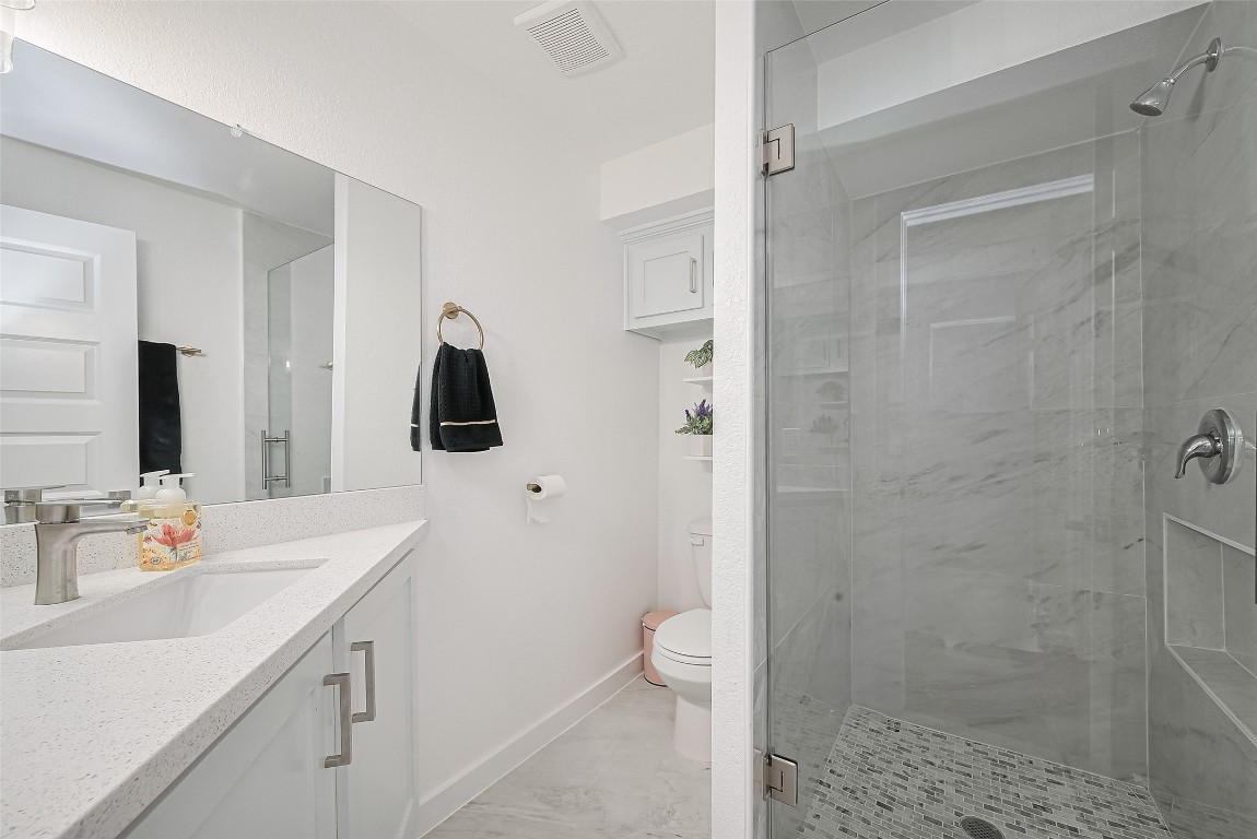 6725 Avenue K Houston, TX 77011 - Photo 3 of 23 a bathroom with a sink toilet and shower