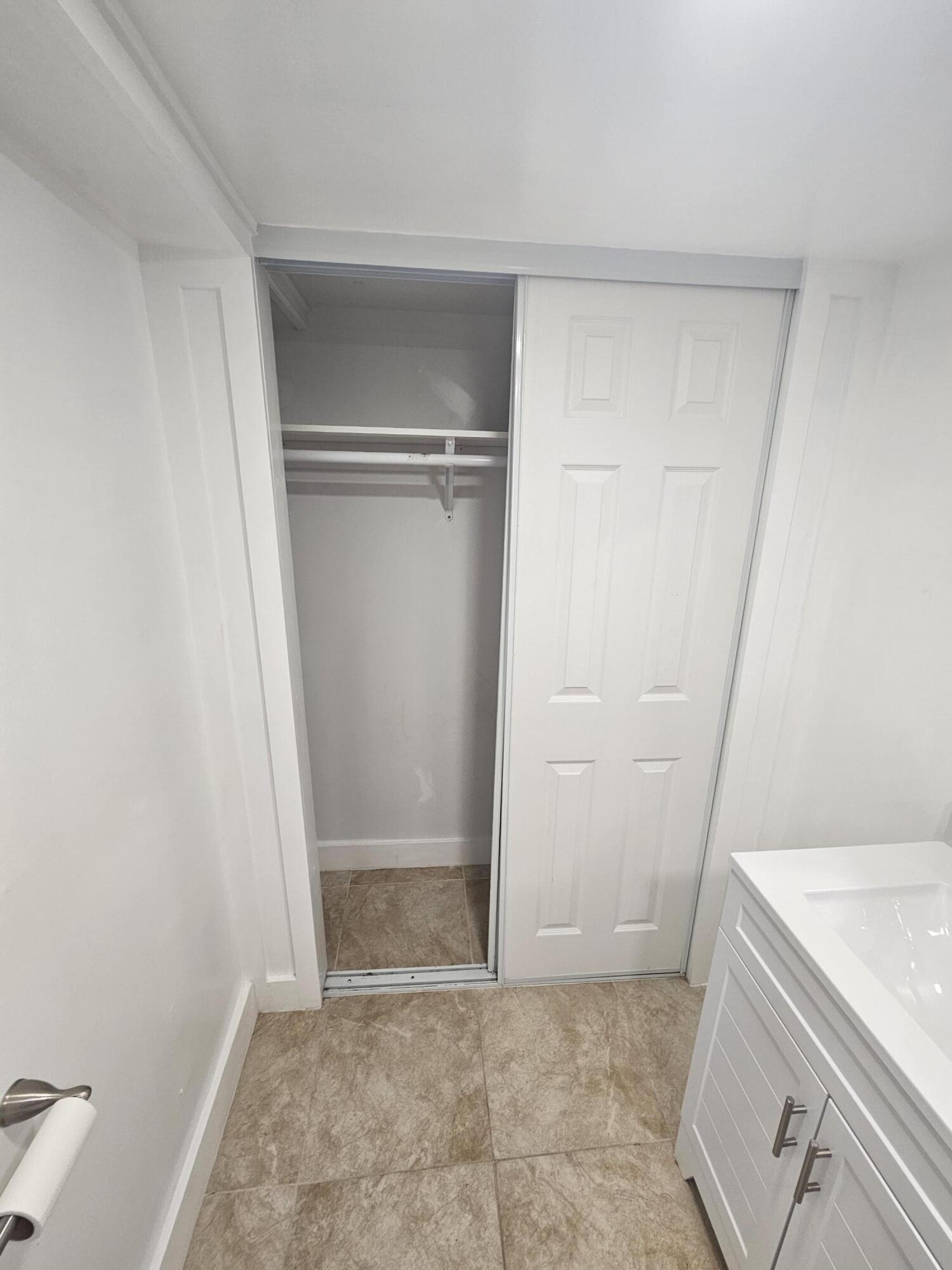 425 Ardmore Road, Unit 4 West Palm Beach, FL 33401 - Photo 11 of 14 20260502_155737