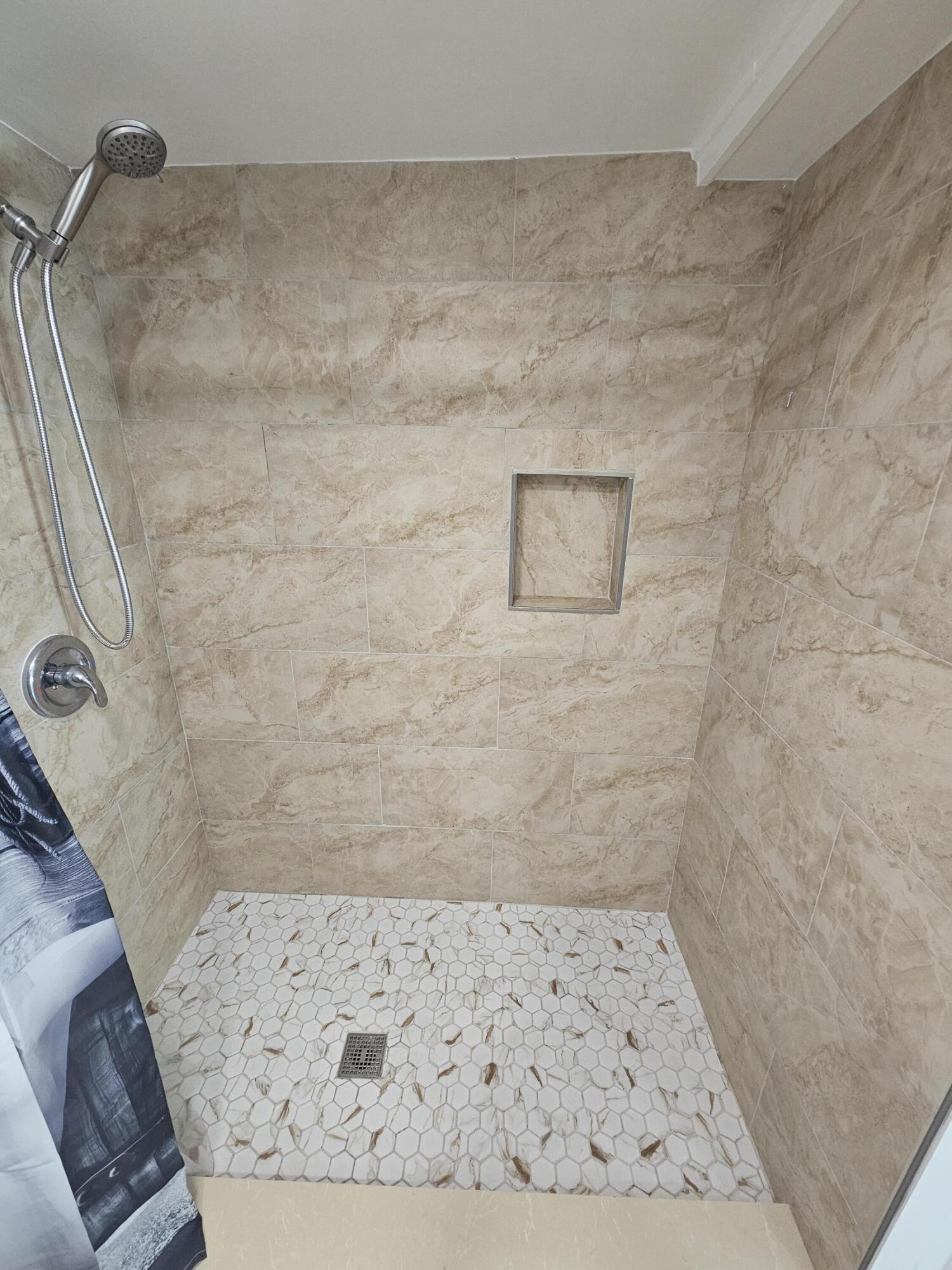 425 Ardmore Road, Unit 4 West Palm Beach, FL 33401 - Photo 12 of 14 20260502_155742