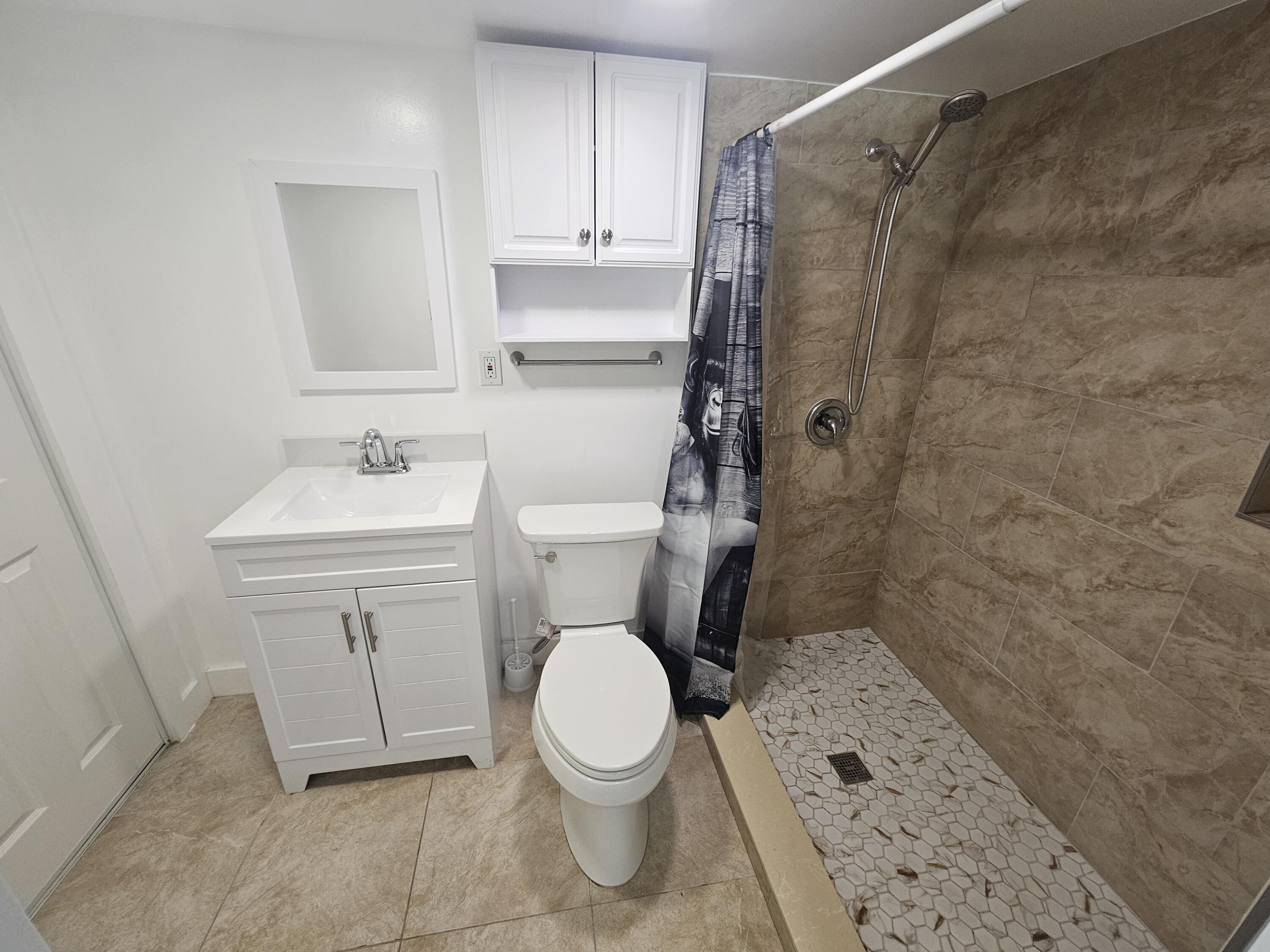 425 Ardmore Road, Unit 4 West Palm Beach, FL 33401 - Photo 9 of 14 20260502_155724