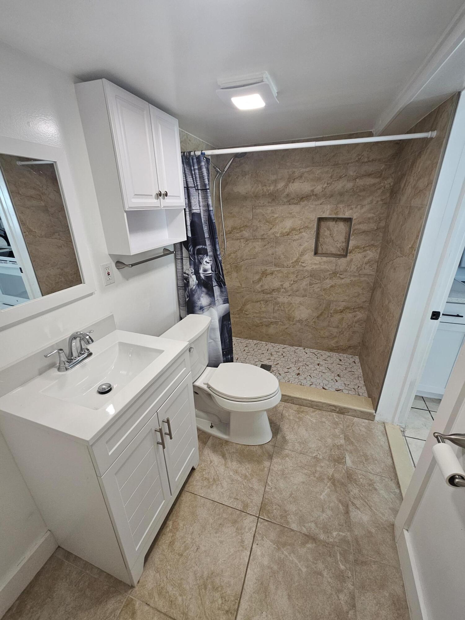 425 Ardmore Road, Unit 4 West Palm Beach, FL 33401 - Photo 10 of 14 20260502_155732