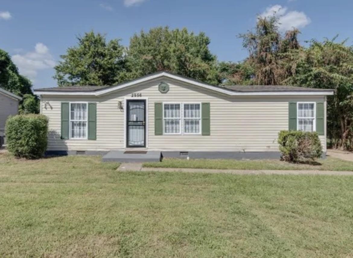 2956 Lake Park Road Memphis, TN 38127 - Photo 1 of 4 a front view of a house with a garden