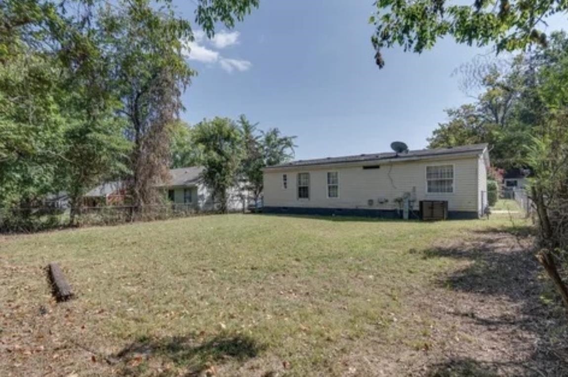 2956 Lake Park Road Memphis, TN 38127 - Photo 4 of 4 a house view with a backyard space