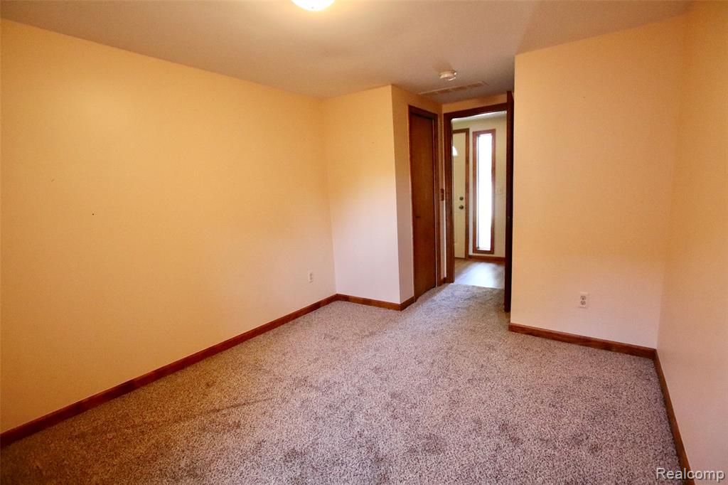 451 South Hospital Road Waterford, MI 48327 - Photo 17 of 33 Gallery Image 17
