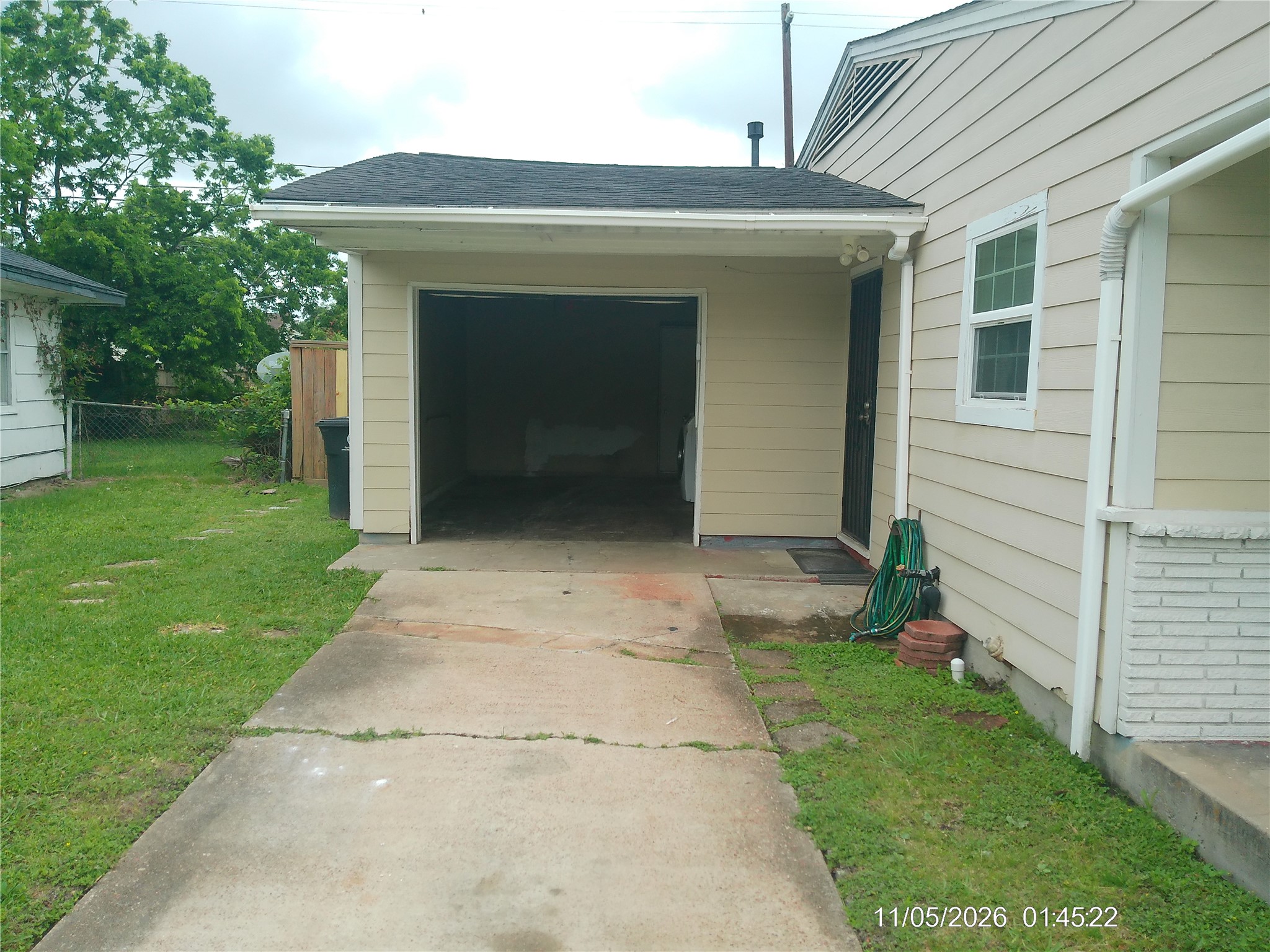 5319 Newkirk Lane Houston, TX 77021 - Photo 20 of 20 GARAGE