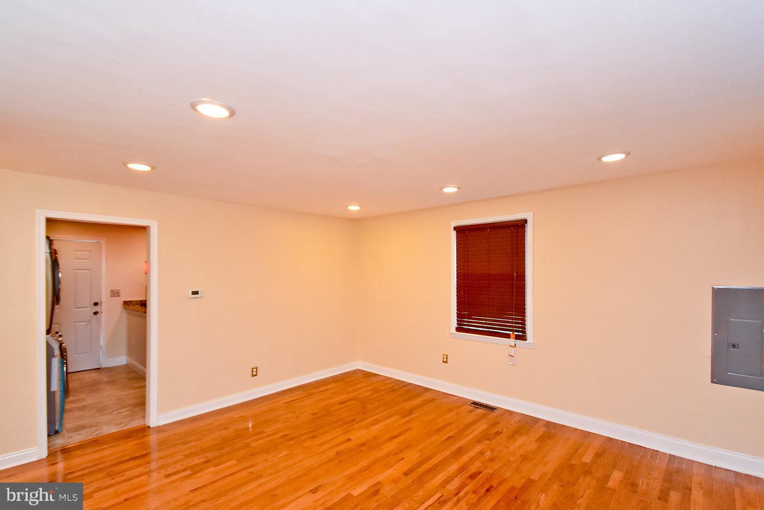 8005 Woodyard Road Clinton, MD 20735 - Photo 7 of 18 Living Room
