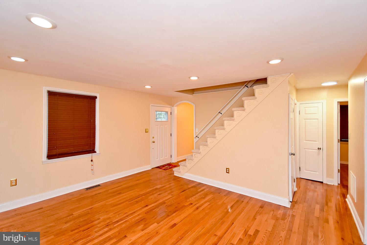 8005 Woodyard Road Clinton, MD 20735 - Photo 8 of 18 Living Room