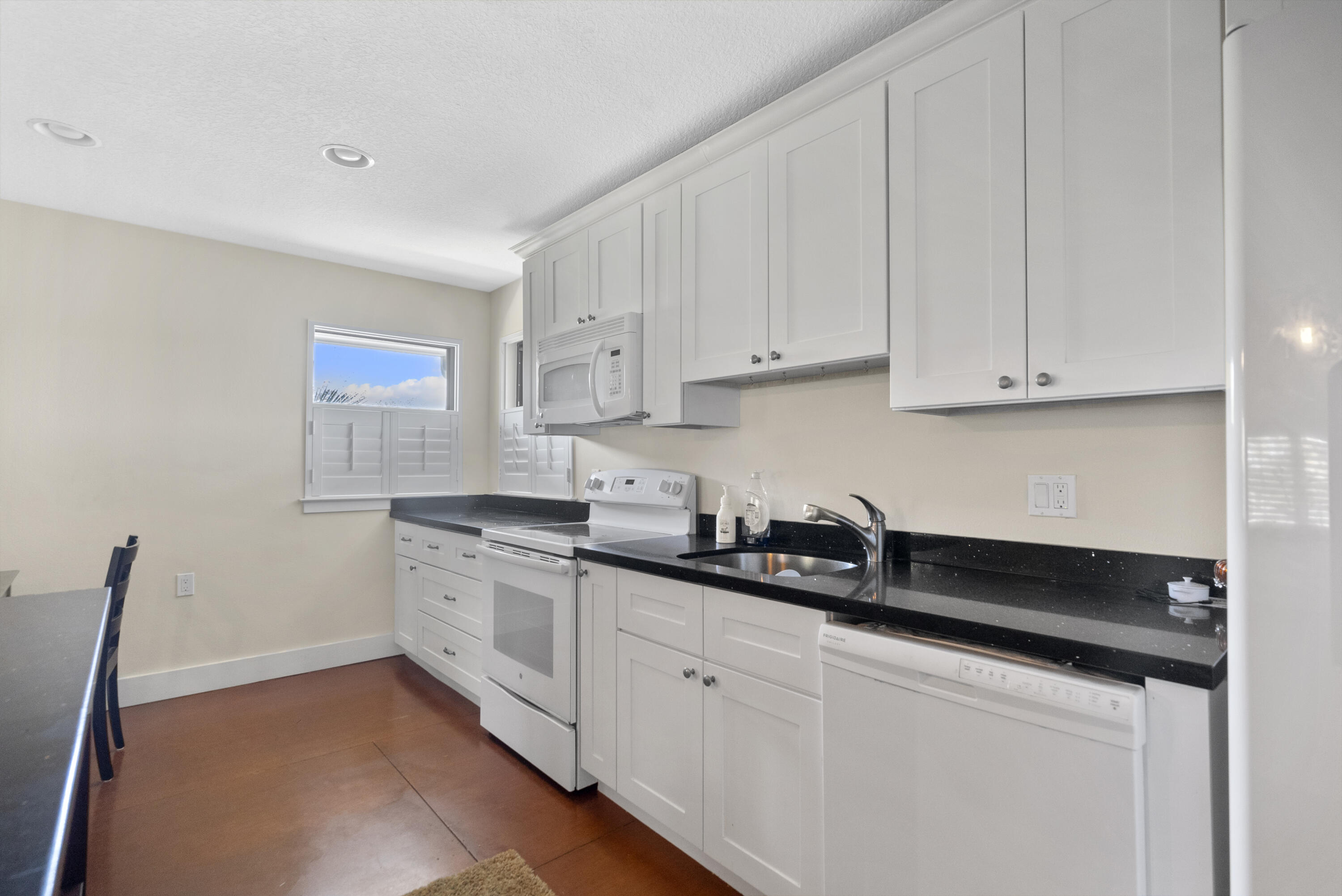 9306 Southeast Karin Street Hobe Sound, FL 33455 - Photo 31 of 55 DSC08356