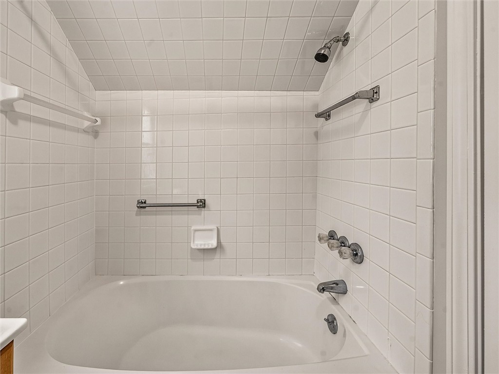 508 Roosevelt Road East Rochester, NY 14445 - Photo 27 of 30 Second floor full bath