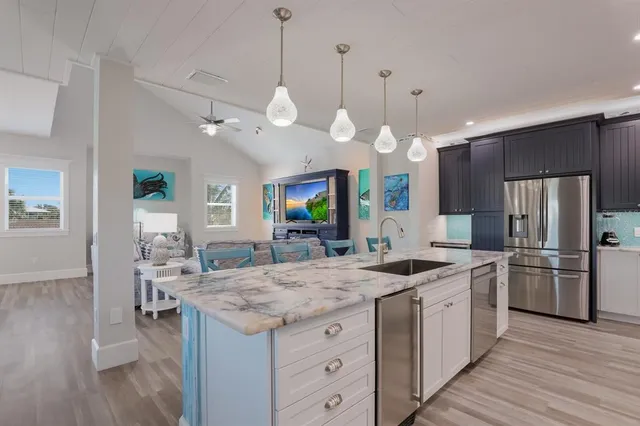 $4,499,000 | 112 Mangrove Avenue, Anna Maria, FL 34216