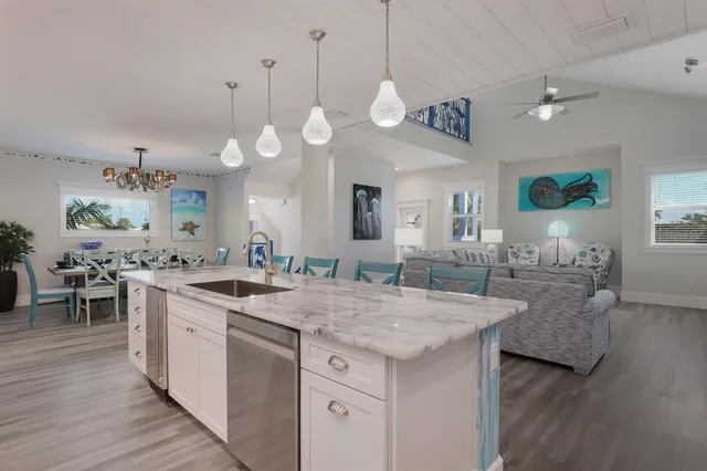 $4,499,000 | 112 Mangrove Avenue, Anna Maria, FL 34216