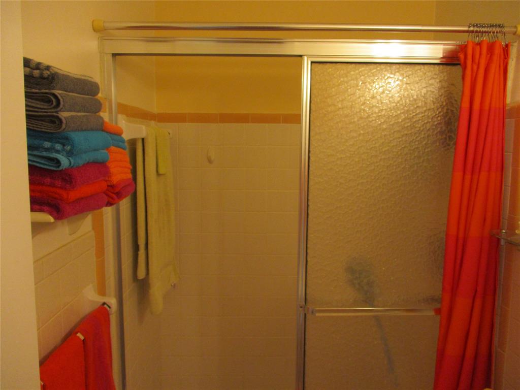 2100 Northeast 38th Street, Unit 217 Lighthouse Point, FL 33064 - Photo 12 of 28 Main Bathroom