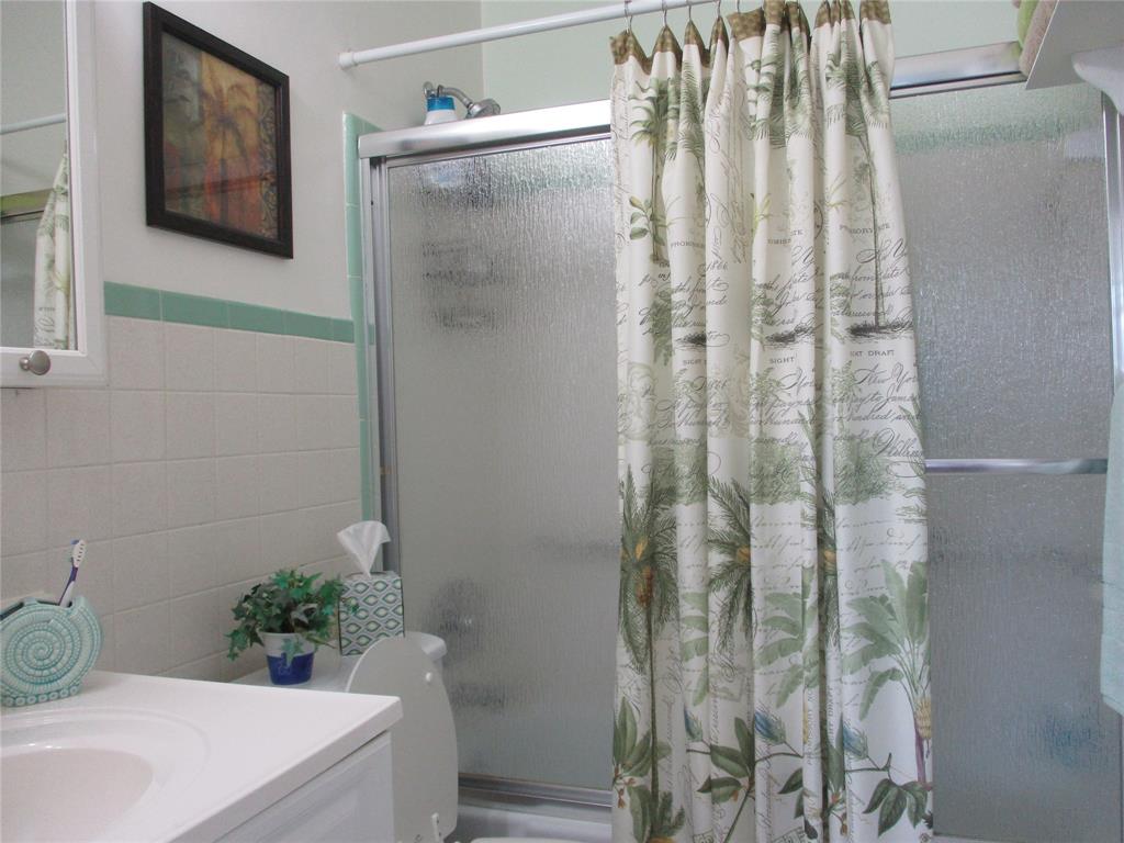 2100 Northeast 38th Street, Unit 217 Lighthouse Point, FL 33064 - Photo 14 of 28 Primary Bathroom