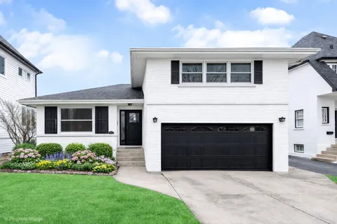 $674,900 | 284 Blackhawk Road, Riverside, IL 60546