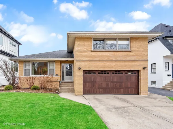 $674,900 | 284 Blackhawk Road, Riverside, IL 60546