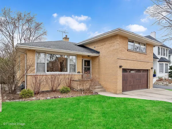 $674,900 | 284 Blackhawk Road, Riverside, IL 60546