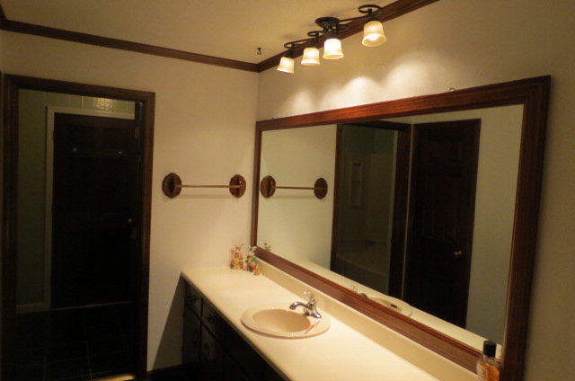 382 Stone Edge Road Macon, GA 31210 - Photo 14 of 22 a bathroom with a sink and a mirror