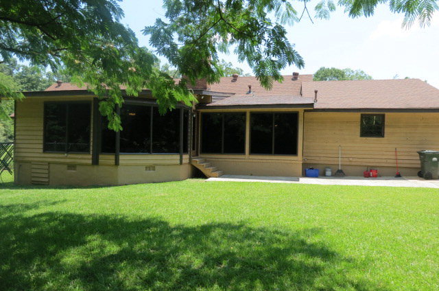382 Stone Edge Road Macon, GA 31210 - Photo 22 of 22 a backyard of a house with palm trees