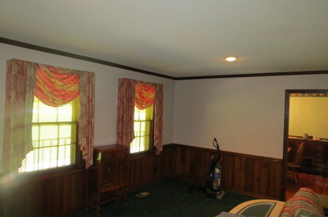 382 Stone Edge Road Macon, GA 31210 - Photo 4 of 22 a living room with furniture and a window