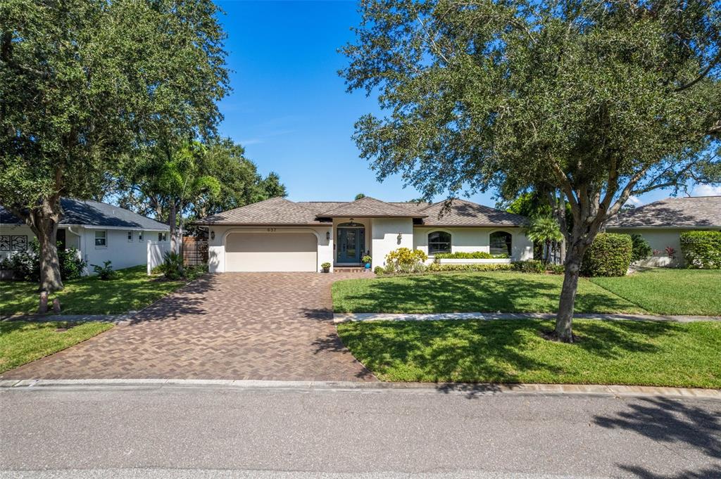 657 Riviera Bay Drive Northeast St. Petersburg, FL 33702 - Photo 49 of 50 a front view of a house with a garden